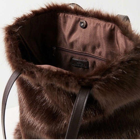 NWT UO Jumbo Faux Fur Tote Bag - Picture 3 of 5